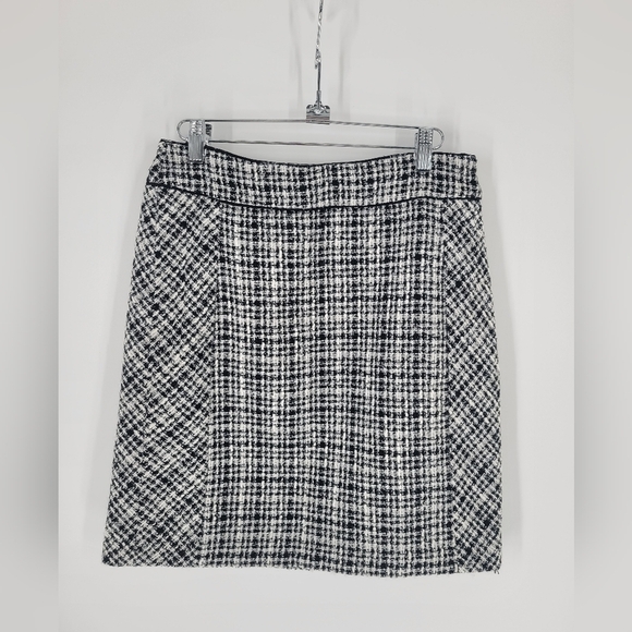 WHBM mini skirt Size 6 - Picture 2 of 5
